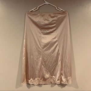 Vintage 🌸 Beige Silky Lacey Skirt Slip